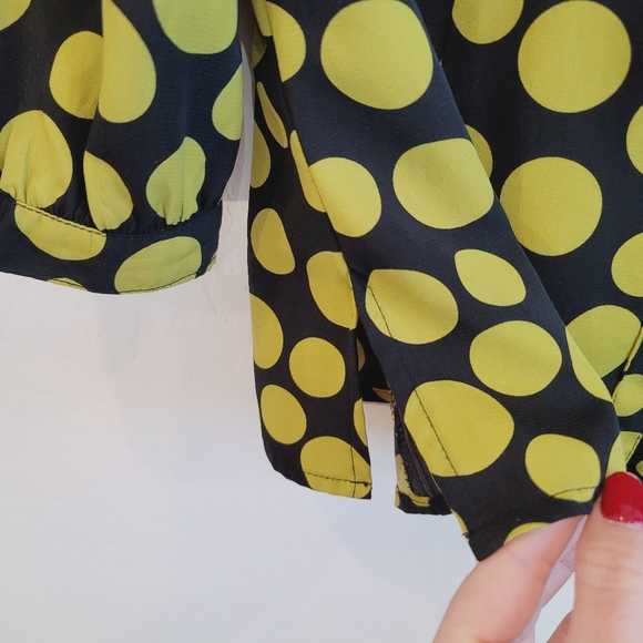 💕 Naomi Black & Mustard Polka Dots Button Front Blouse Top Women's Size Medium - Picture 3 of 11
